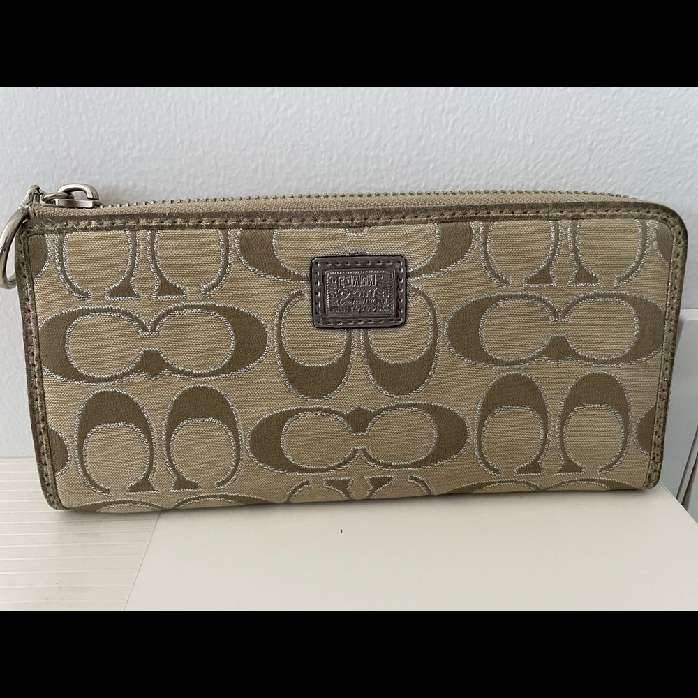 Gold Coach Wallet w/C’s logo